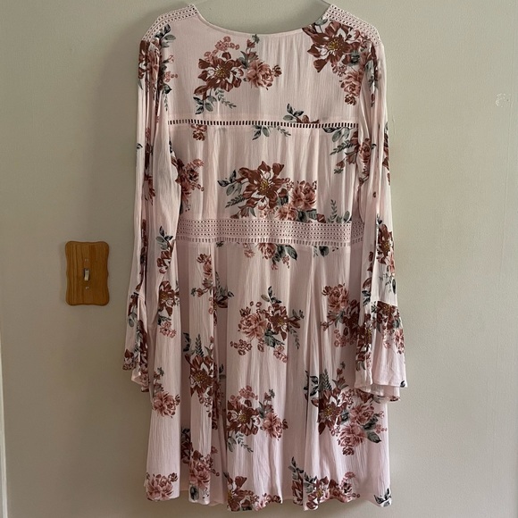 Dress - Picture 2 of 4